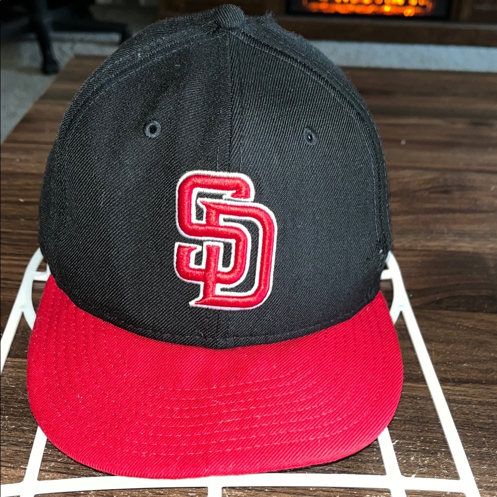 New Era SD SAN DIEGO Black & Red Baseball Cap size 7 1/2 pre-owned